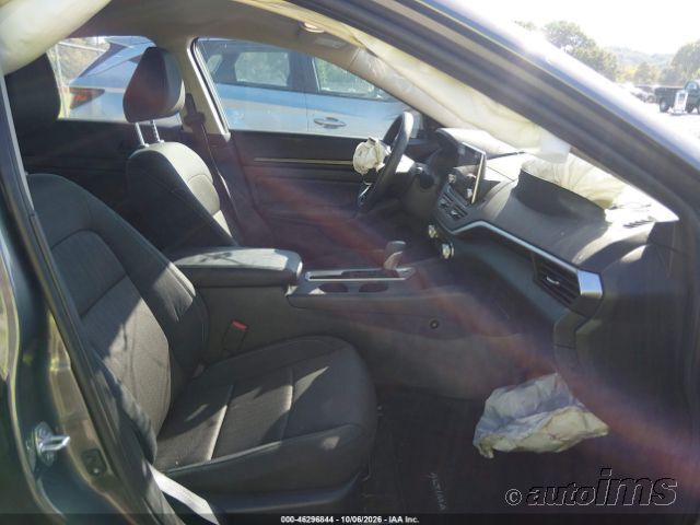 2025 Nissan Altima photo 6