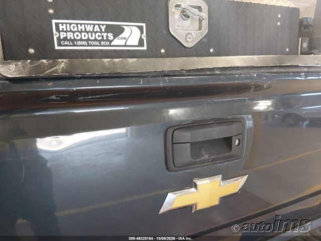 2018 Chevrolet Silverado photo 2