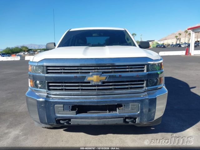 2018 Chevrolet Silverado photo 2