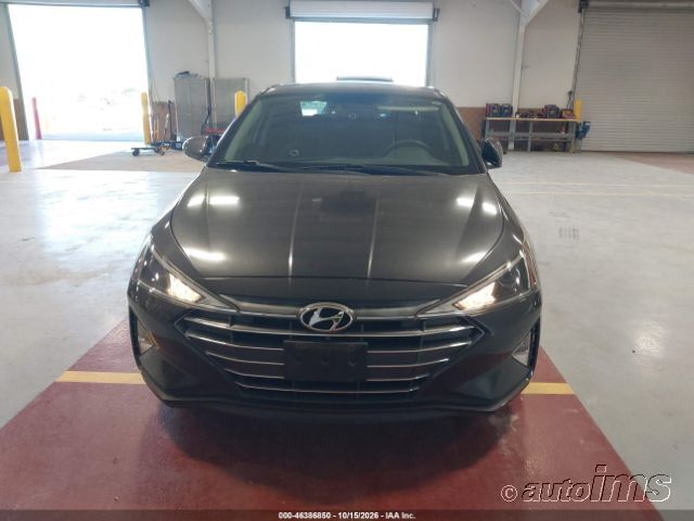 2020 Hyundai Elantra photo 2