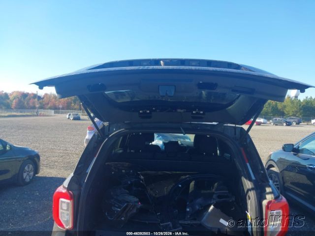 2023 Ford Explorer photo 3