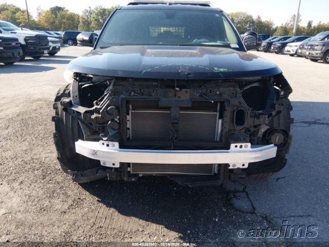 2023 Ford Explorer photo 2