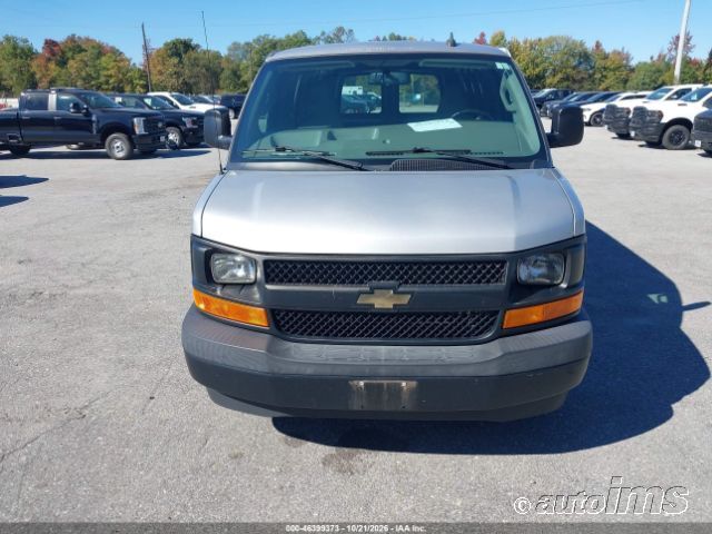 2017 Chevrolet Express photo 3