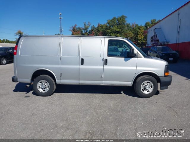 2017 Chevrolet Express photo 4