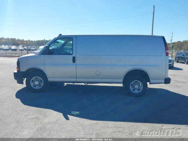 2017 Chevrolet Express photo 5