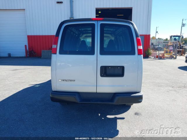 2017 Chevrolet Express photo 7