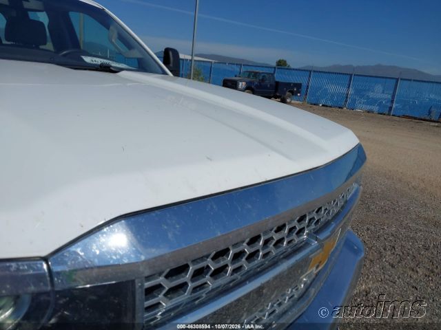 2019 Chevrolet Silverado Hd photo 2