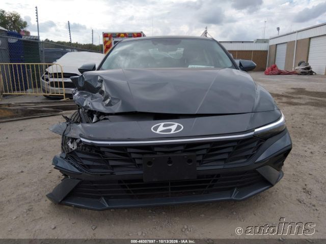 2026 Hyundai Elantra photo 4