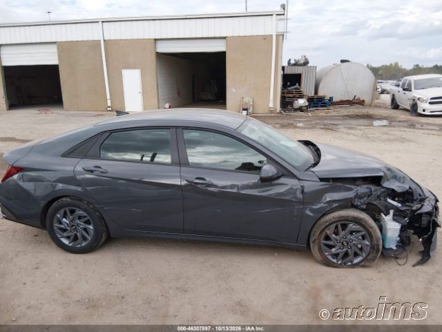 2026 Hyundai Elantra photo 5