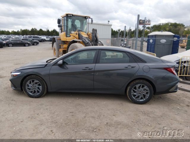 2026 Hyundai Elantra photo 6