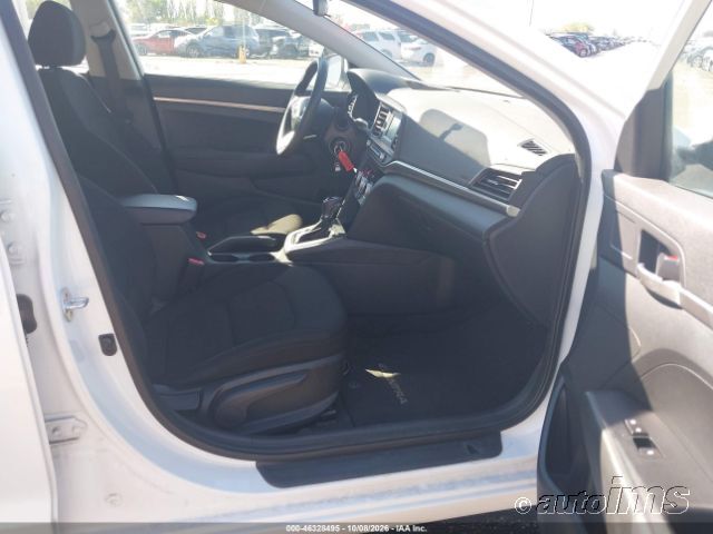 2019 Hyundai Elantra photo 3