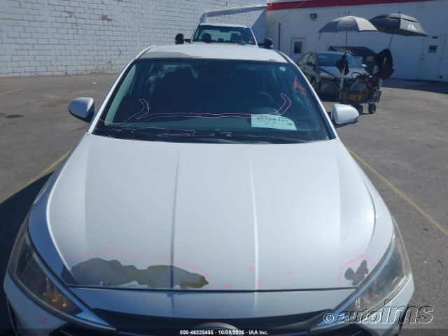 2019 Hyundai Elantra photo 2