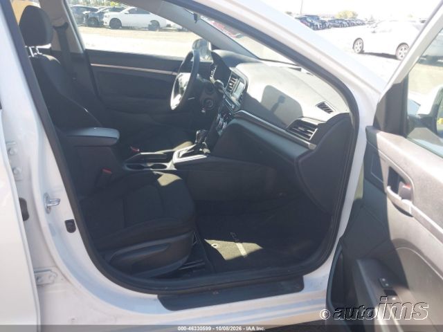2019 Hyundai Elantra photo 3