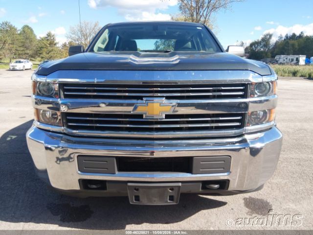 2018 Chevrolet Silverado photo 3