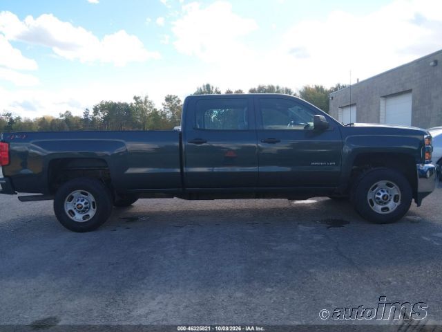 2018 Chevrolet Silverado photo 4