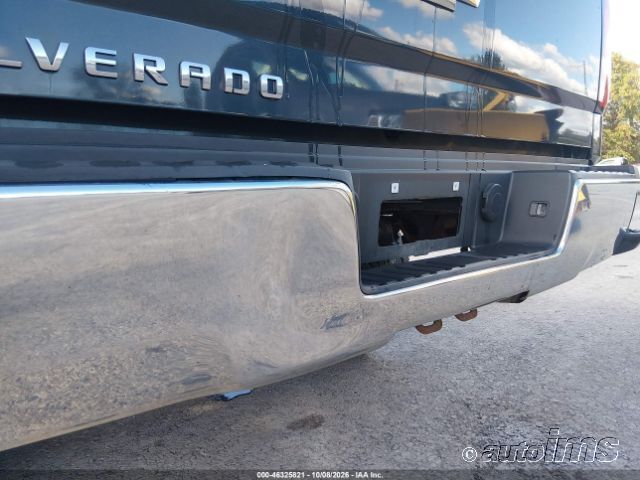 2018 Chevrolet Silverado photo 2