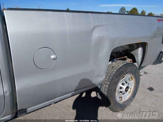 2018 Chevrolet Silverado photo 2