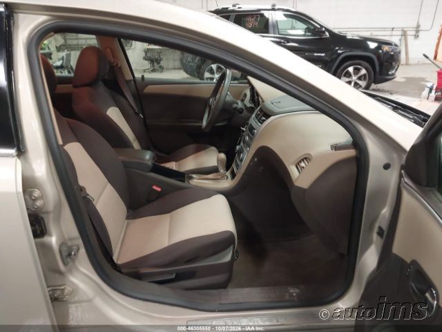 2010 Chevrolet Malibu photo 3