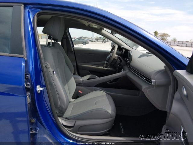 2021 Hyundai Elantra photo 5