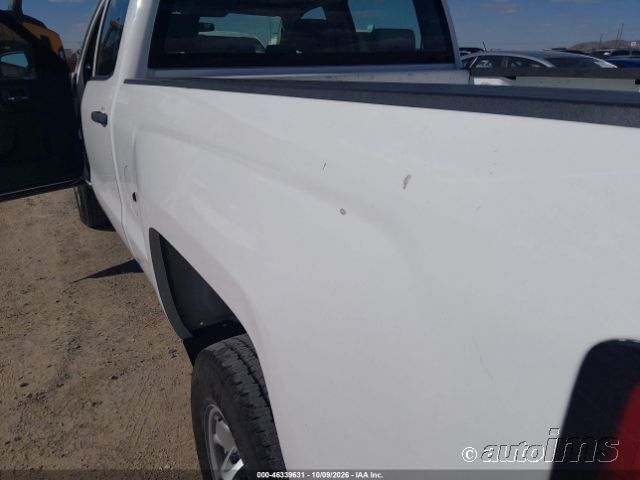 2018 Chevrolet Silverado photo 2