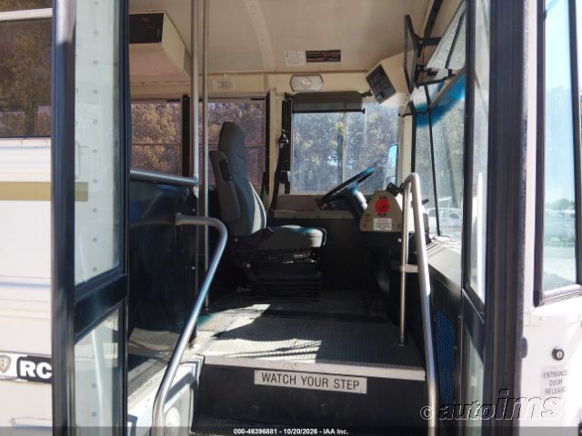 2015 Ic Bus Pc305 photo 3