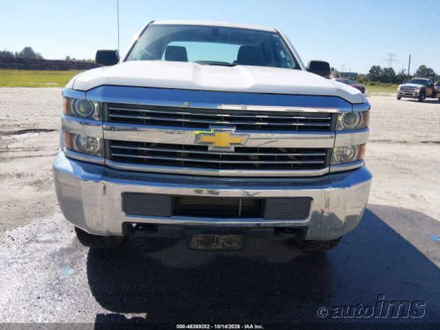 2017 Chevrolet Silverado photo 3