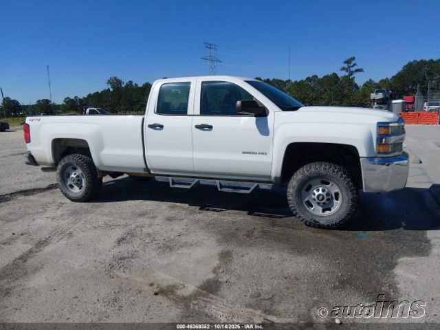 2017 Chevrolet Silverado photo 4