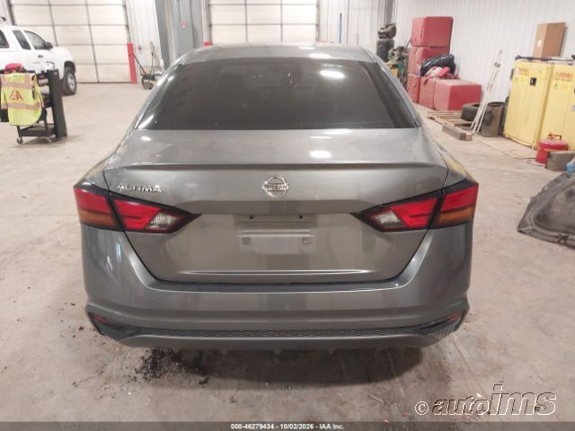 2022 Nissan Altima photo 3