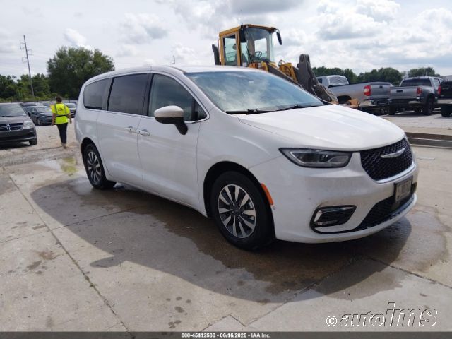 2023 Chrysler Pacifica Phe