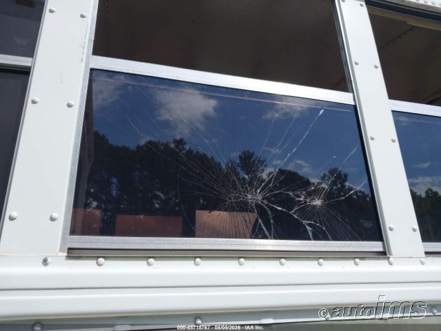 2016 Ic Bus Pc305 photo 2
