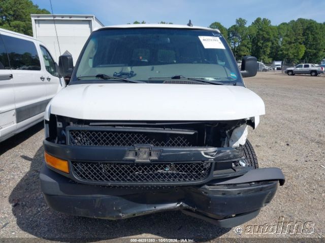 2019 Chevrolet Express photo 3