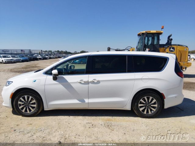 2023 Chrysler Pacifica photo 5