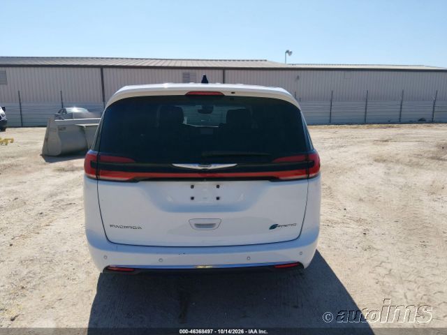 2023 Chrysler Pacifica photo 7