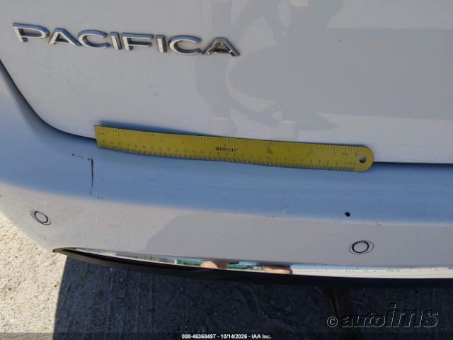 2023 Chrysler Pacifica photo 2