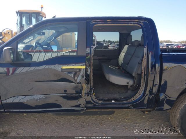 2023 Ford F-150 photo 2