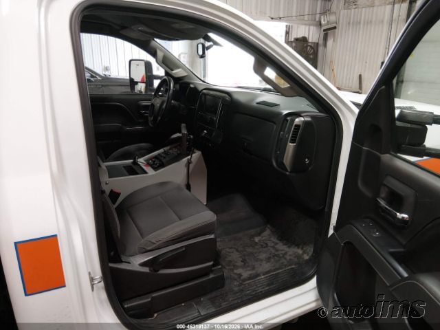 2016 Chevrolet C3500amb photo 3