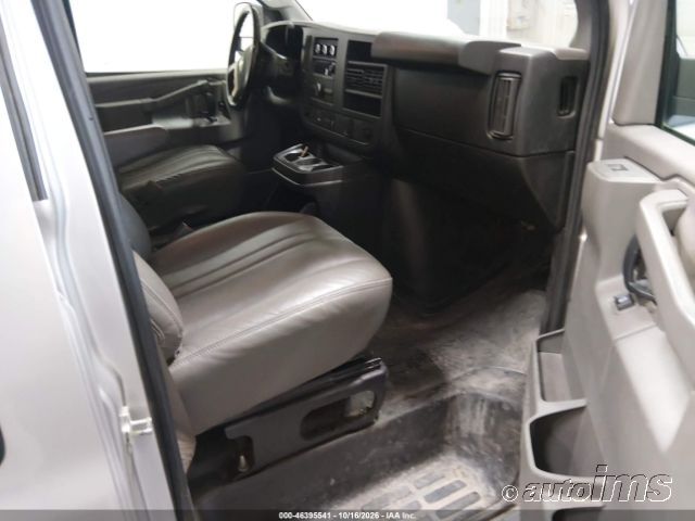 2018 Chevrolet Express photo 3