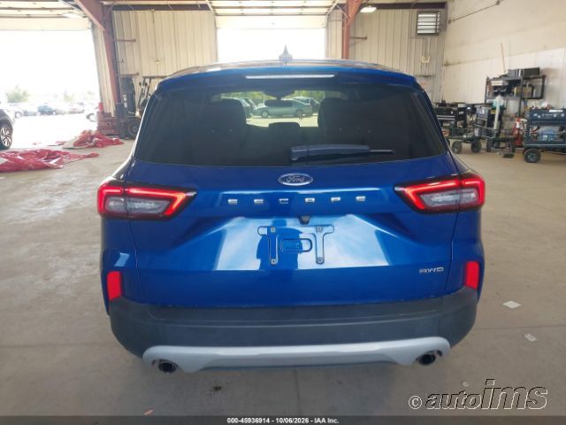 2023 Ford Escape photo 3