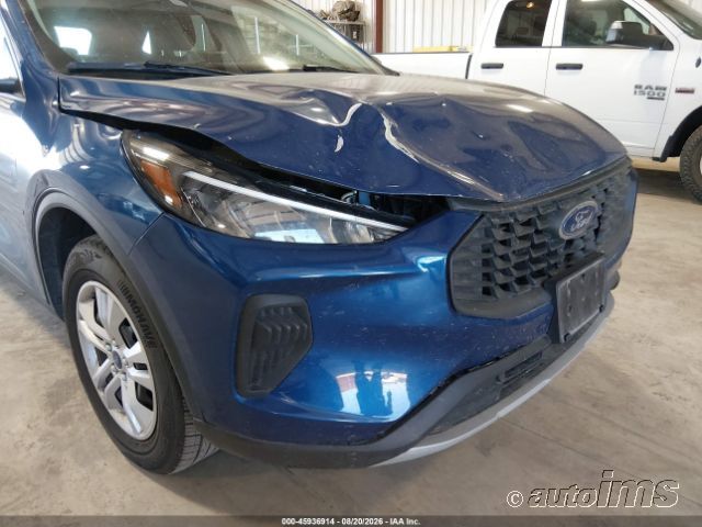 2023 Ford Escape photo 2