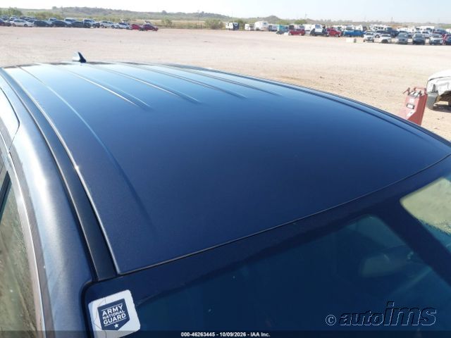 2021 Chrysler Voyager photo 2