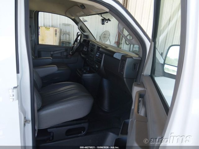 2023 Chevrolet Express photo 4