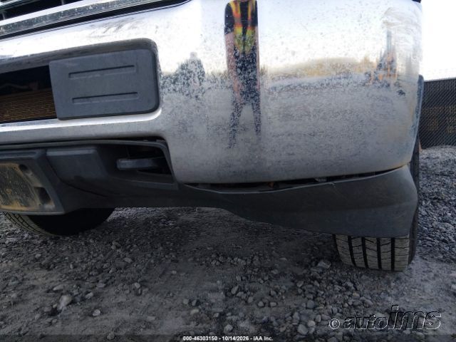 2016 Chevrolet Silverado photo 2