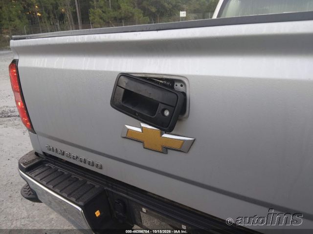2018 Chevrolet Silverado photo 2