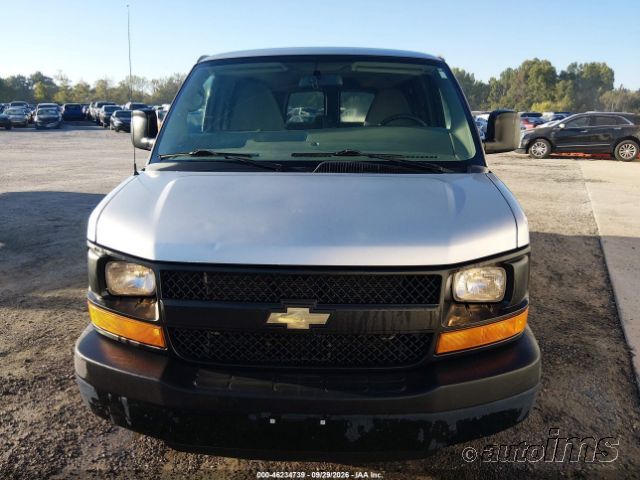 2015 Chevrolet Express photo 4