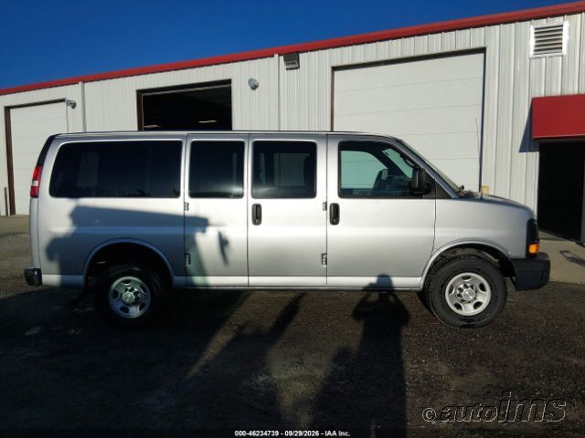 2015 Chevrolet Express photo 5