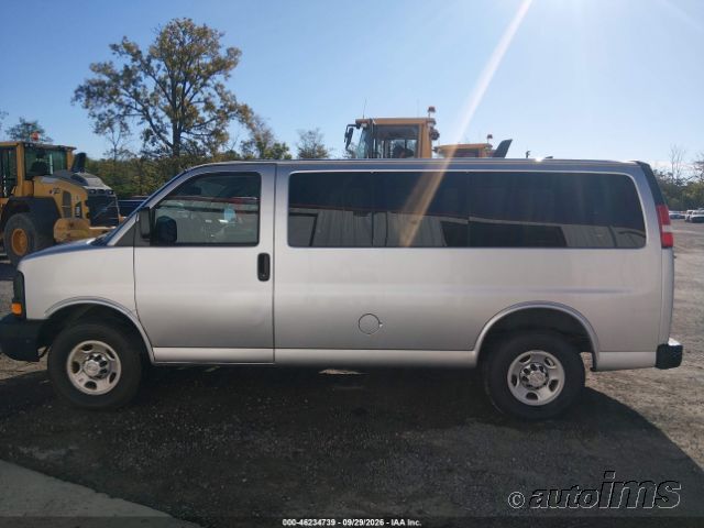 2015 Chevrolet Express photo 6