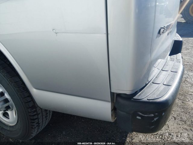 2015 Chevrolet Express photo 2