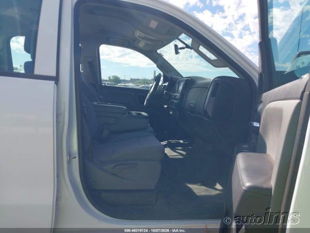 2017 Chevrolet Silverado photo 3