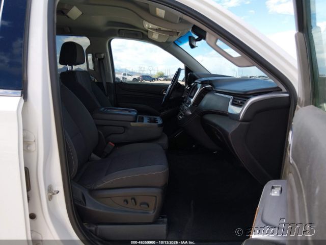 2018 Chevrolet Suburban photo 3
