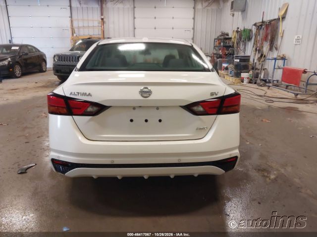 2021 Nissan Altima photo 3
